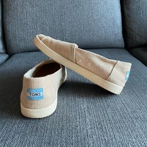 TOMS canvas shoes. Very comfy. Gold metallic shine. Size: W7